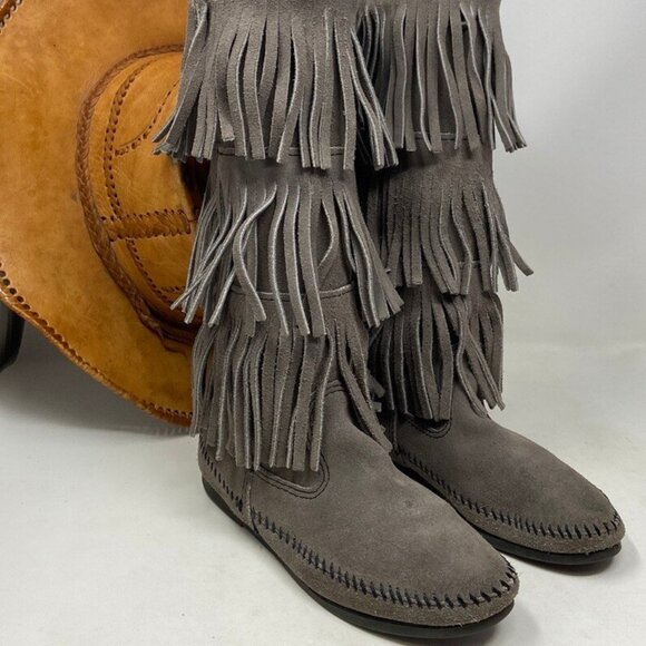 Minnetonka Suede Calf Hi 3-Layer Fringe Boot, Grey Size 7 - Picture 3 of 15